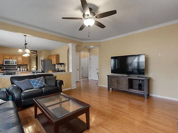 3rd image of 11853 Presley Cir