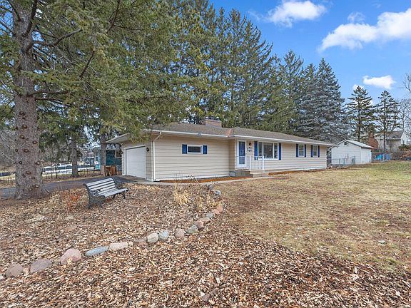 4th image of 11220 Ridgemount Ave W