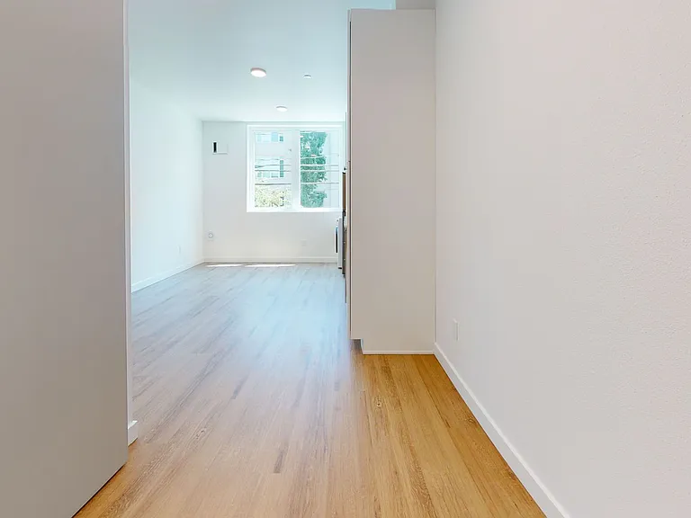 119 22nd Apartments — Photo 14