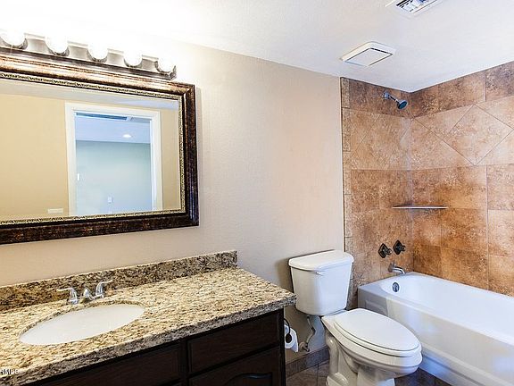 5th image of 921 S Val Vista Dr Unit 24