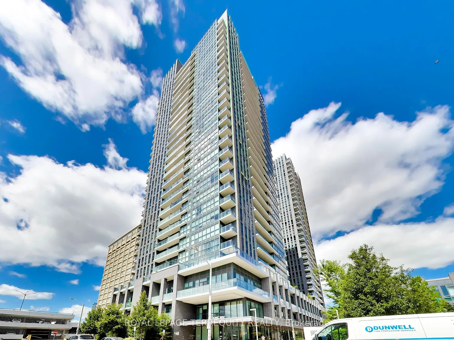 Sonic Condos — Photo 2