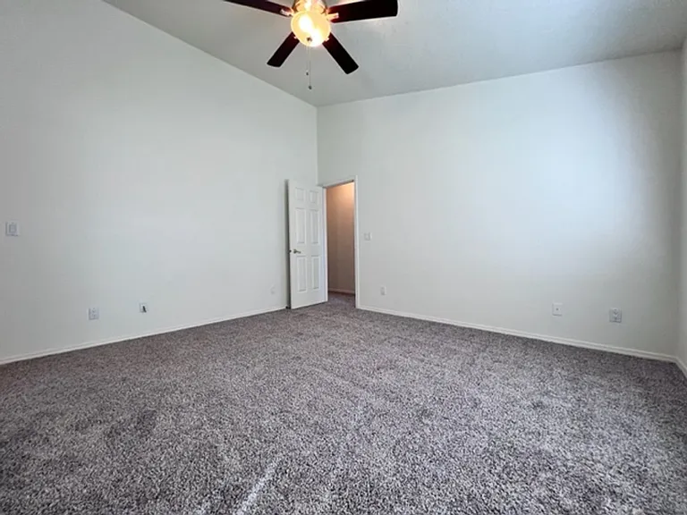 411 N Edgewood Ln — Photo 9
