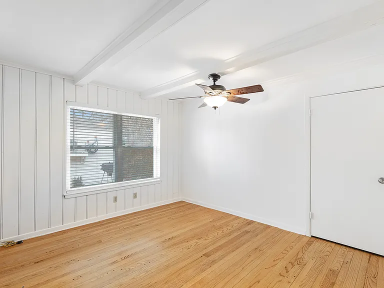 vacant 2nd bedroom