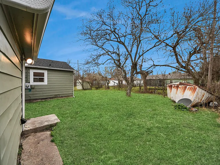10506 Sierra Dr — Photo 6