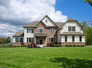 6 Holcombe Grove Rd, Lambertville, NJ 08530