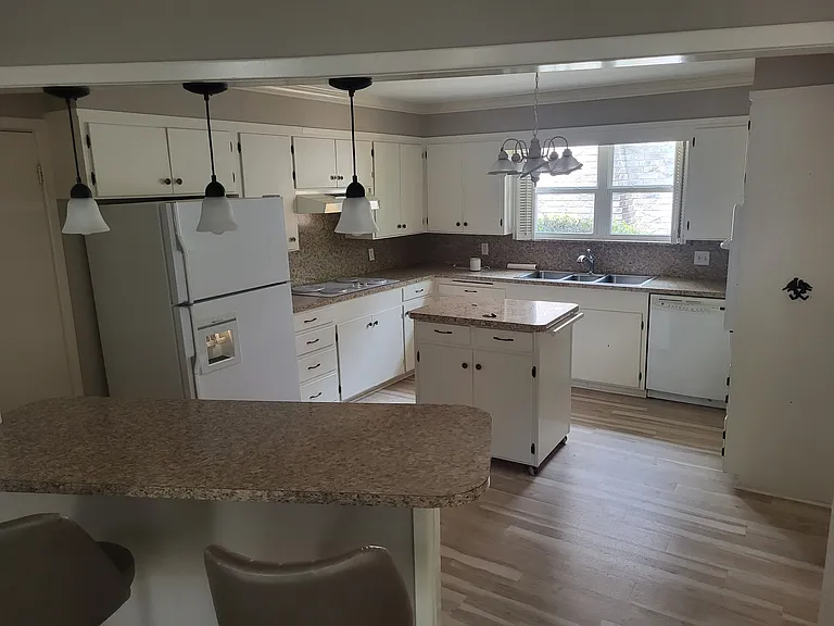 307 N Avenue M — Photo 10