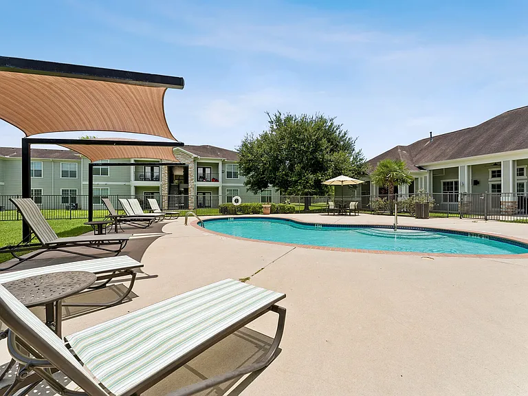Point Royale Apartments — Photo 24