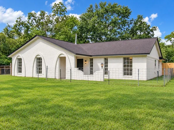 322 S Persimmon St, Tomball, TX 77375