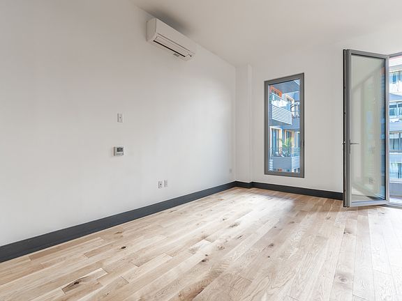 4th image of 10 Montieth St #582