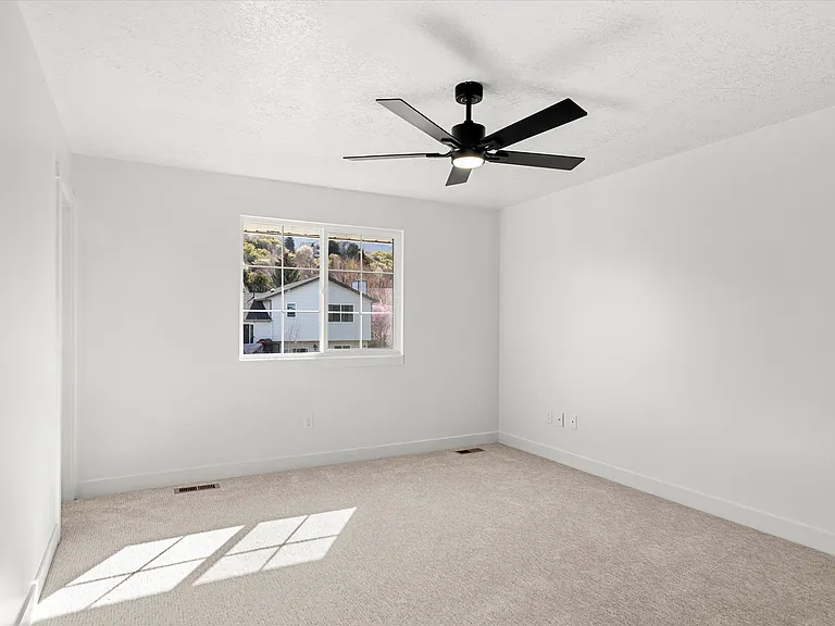 2164 N 1450 E — Photo 23