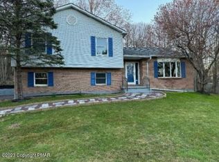 558 Clearview Dr, Long Pond, PA