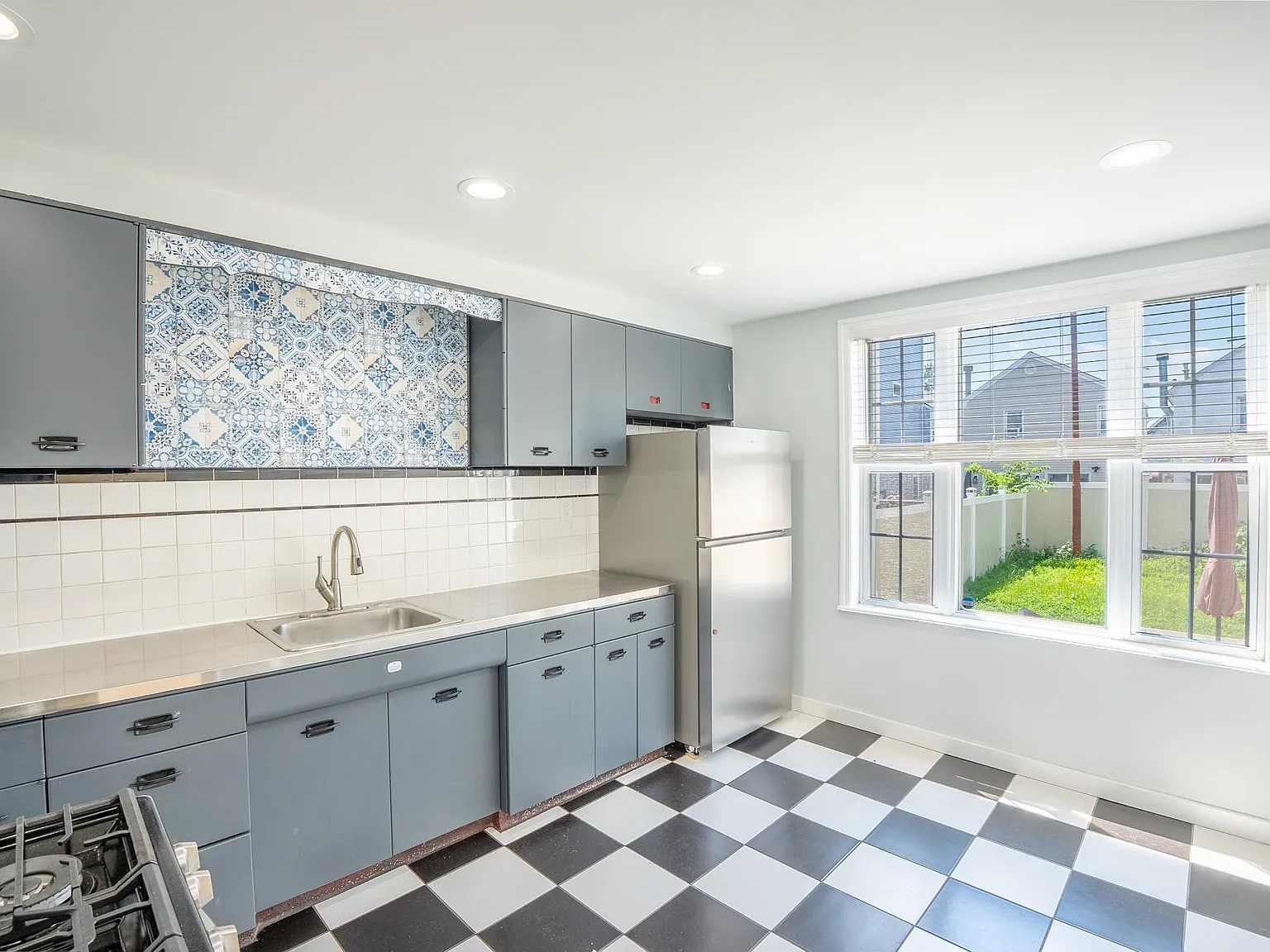 2 bed, 1.0 bath, $2,500 — Photo 1