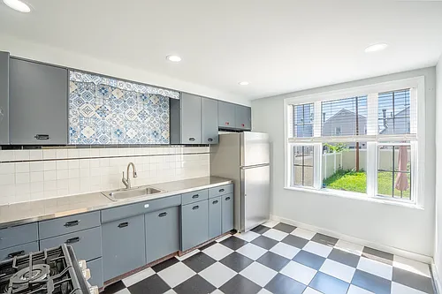 24 Edwards Ct #1 Photo 1