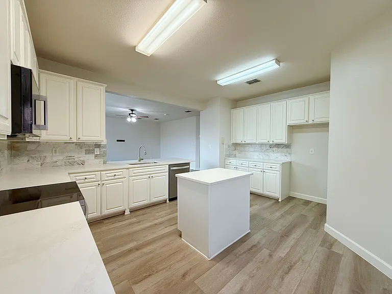 1916 Silver Leaf Dr — Photo 21