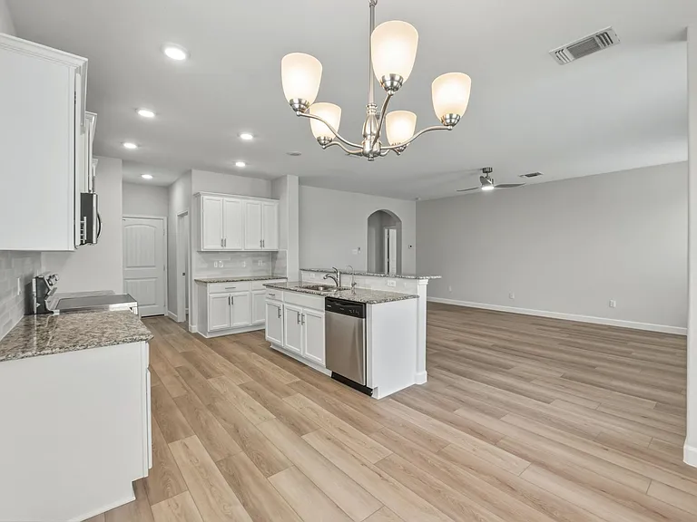 301 Serpentine Ln — Photo 5
