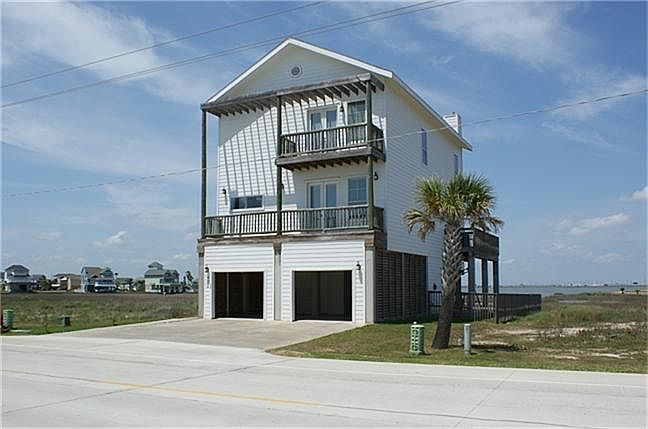 1st image of 902 Tiki Dr