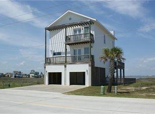 902 Tiki Dr, Tiki Island, TX 77554