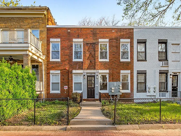 1428 A St SE #2 — Photo 4