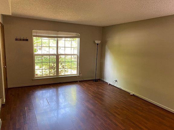 4th image of 1721 Sweetbriar Ave #A
