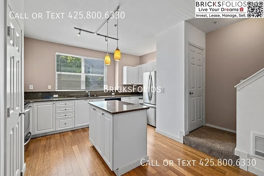 Charming Townhome For Rent in Lynnwood — Photo 4
