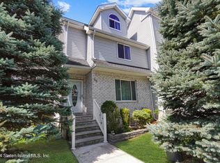 36 Fairlawn Loop, Staten Island, NY 10308