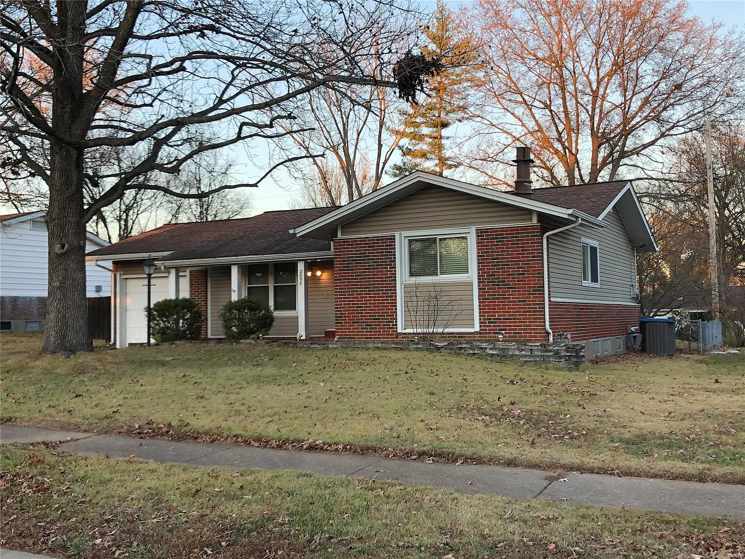 2858 Westminster Dr photo 1