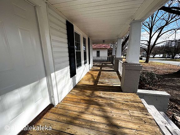 2nd image of 1113 W Webb Ave