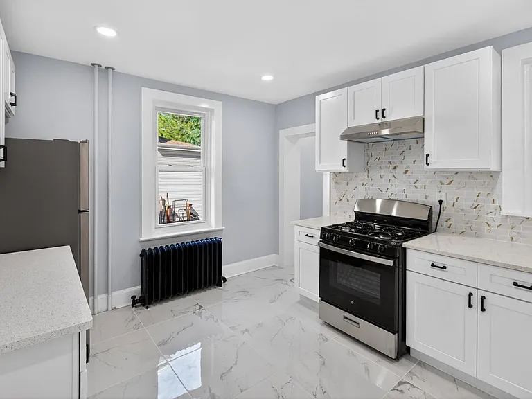 344 Gardner Ave — Photo 7