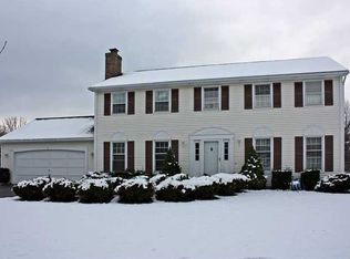 5 Stream View Cir, Fairport, NY 14450