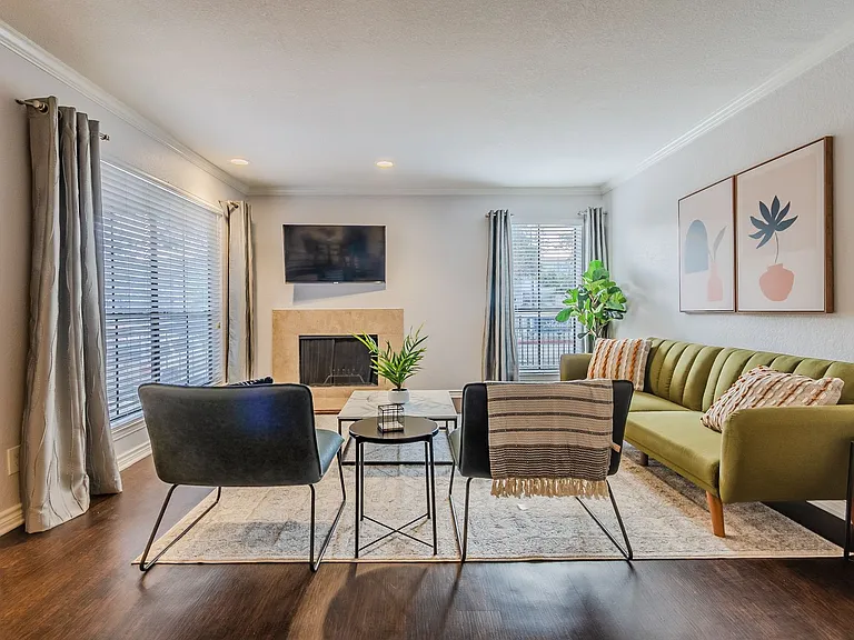 Lakeside Apartments — Photo 8