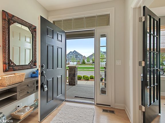 3rd image of 2910 Wilson Ln