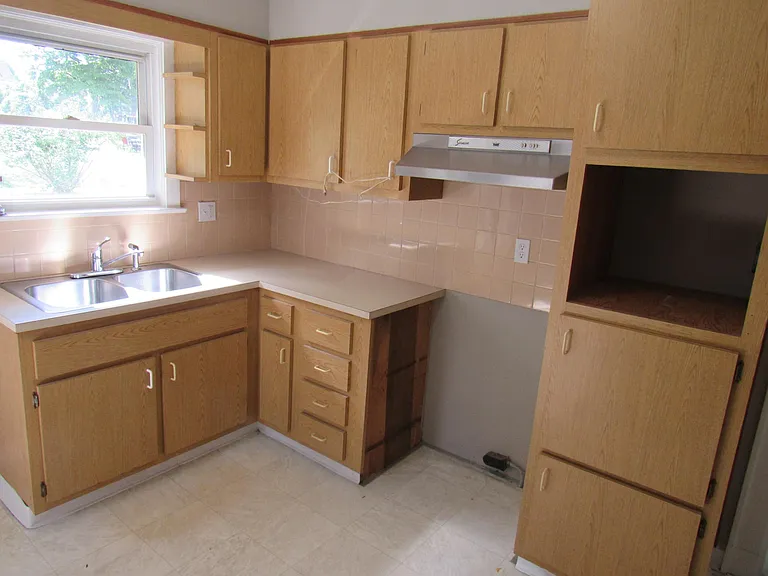 2360 Edwin Ave — Photo 3