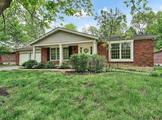 421 Glan Tai Dr, Ballwin, MO