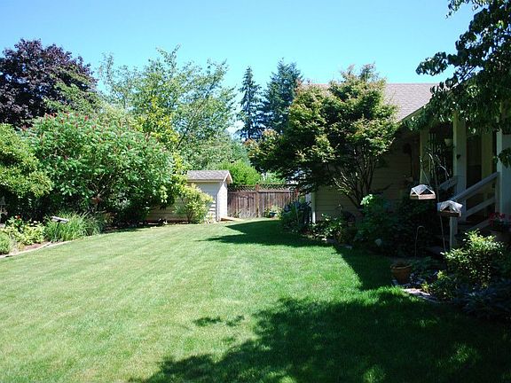 3rd image of 2520 20th Ave NE