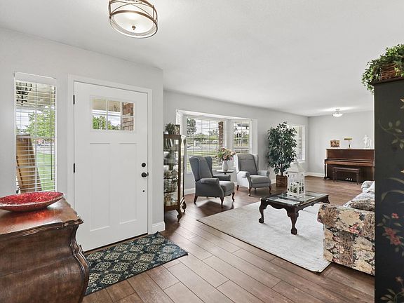 5th image of 10576 Sheldon Rd