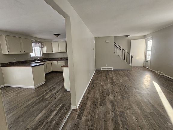3rd image of 610 1/2 Sunflower Dr