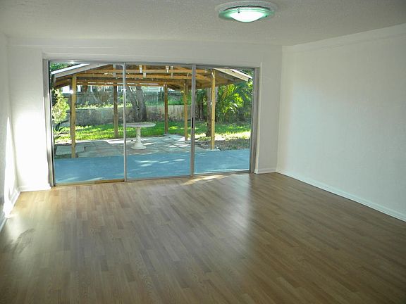 3rd image of 212 W Ocean Ave