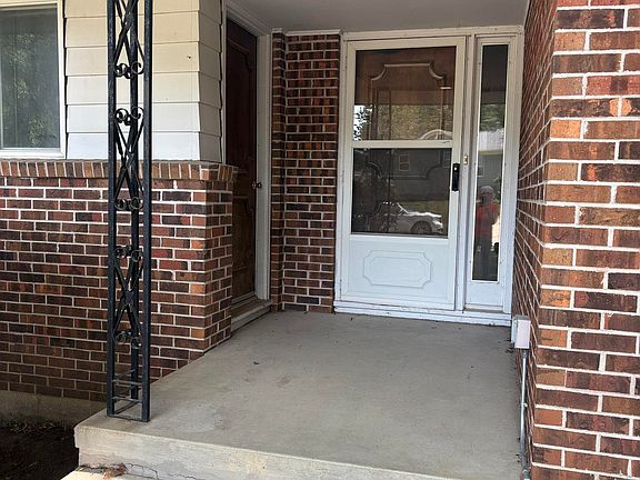 5th image of 1301 E Cherry St