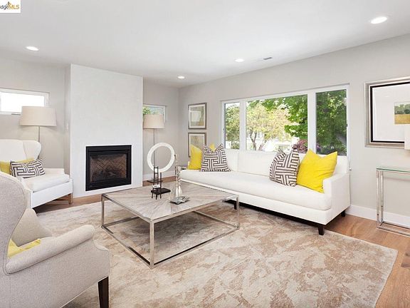 3rd image of 3727 Laguna Ave