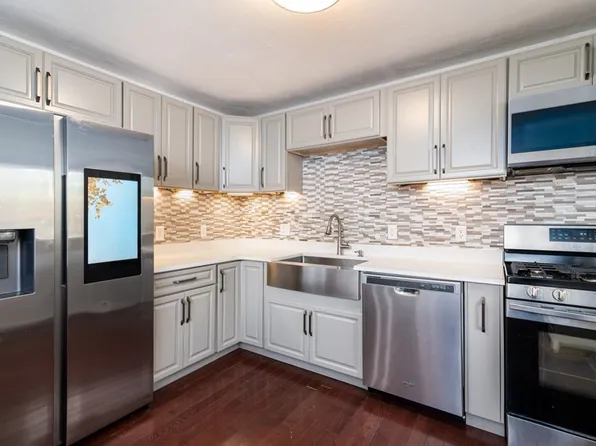 64 Pilgrim Rd, Pembroke, MA 02359