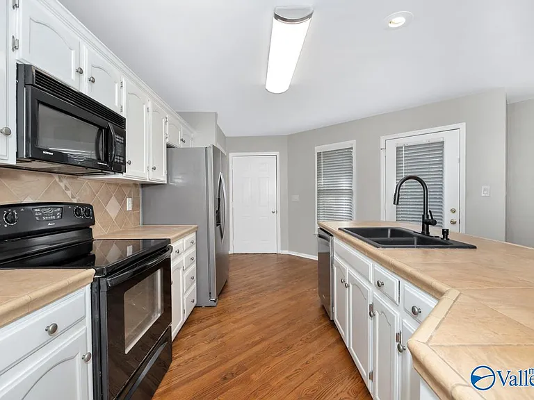 180 Jarrett Ln — Photo 15