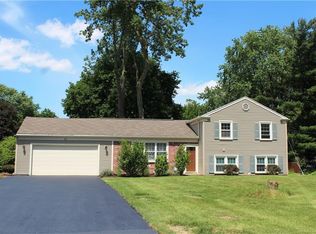 33 Blandford Ln, Fairport, NY 14450
