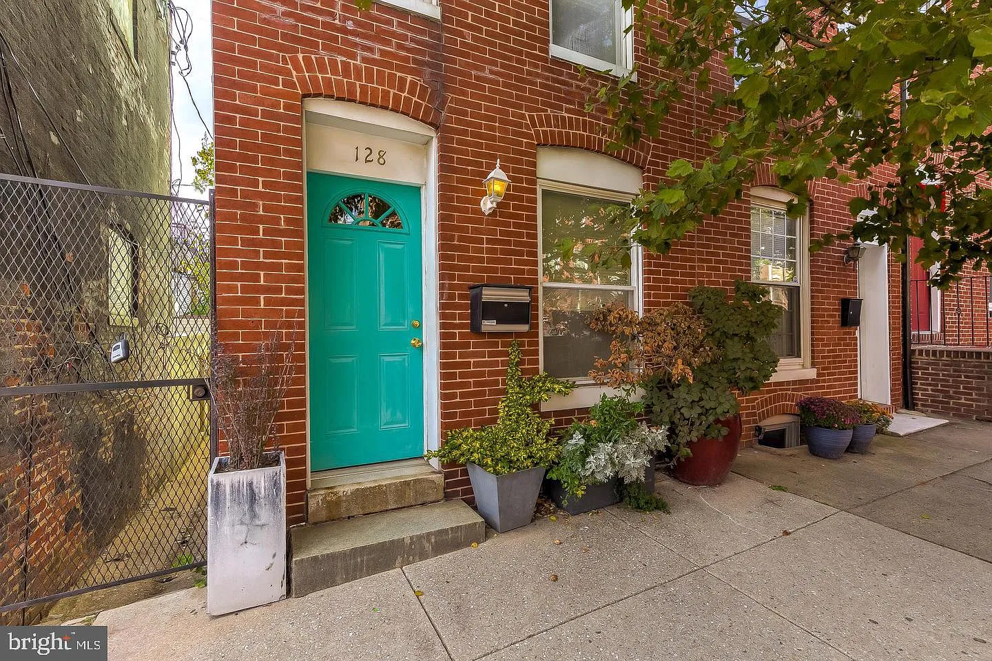 3 bed, 2.0 bath, 1328 sqft, $2,300 — Photo 1