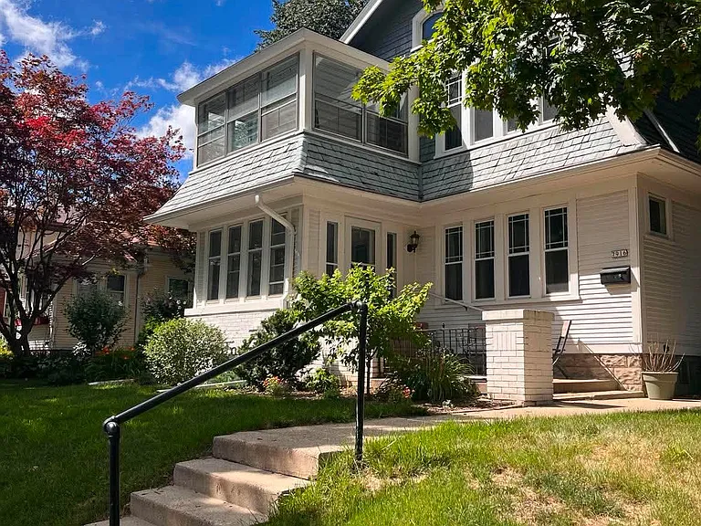 7916 Gridley Ave — Photo 1