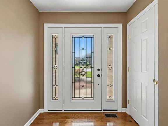 4th image of 4652 Willow Ln
