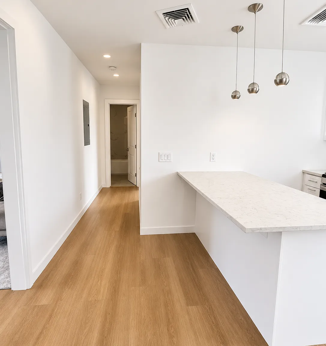 2 bed, 950 sqft, $3,500 — Photo 2