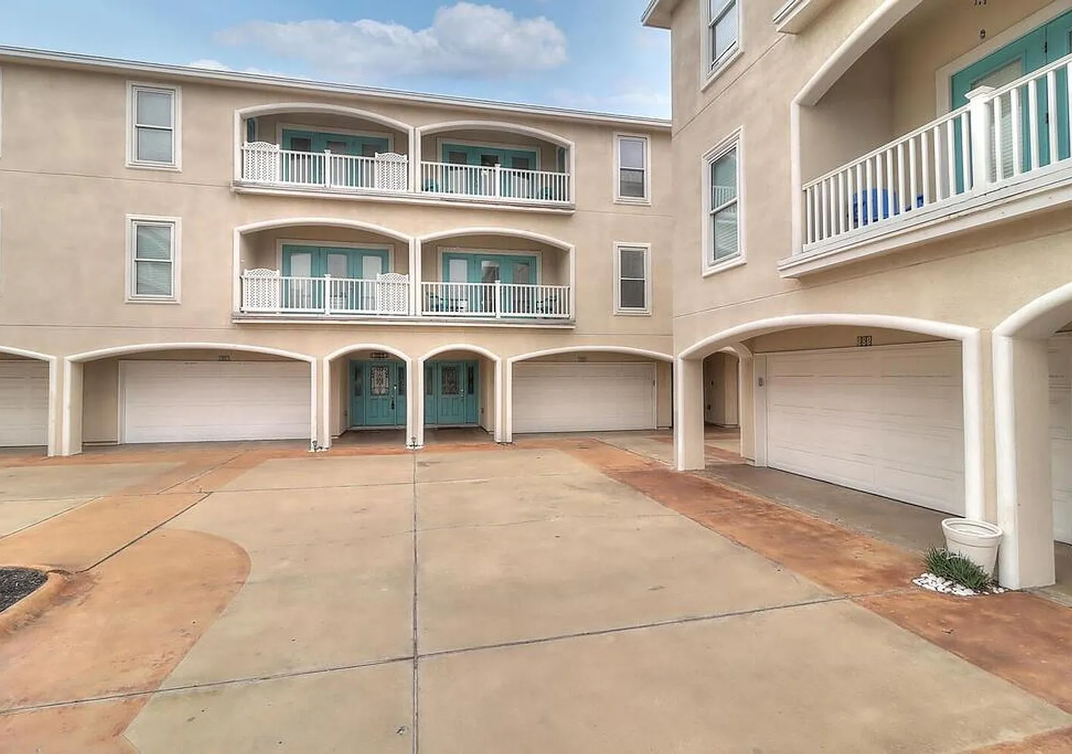 14422 Verdemar Unit 204 - 2/Bed 3.5/Bath - $1995/month — Photo 1