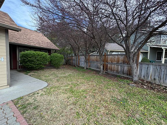 4th image of 2014 NE Taylor Ct