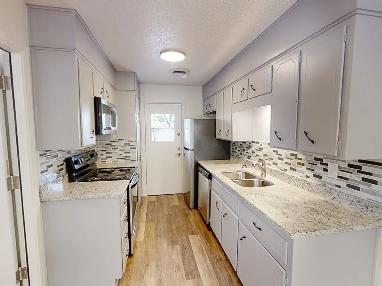 1505 Daude Ave — Photo 5