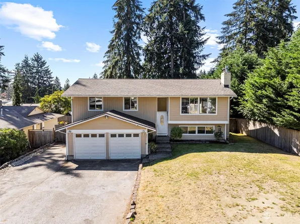 825 NE Sutton Place, Bremerton, WA 98311